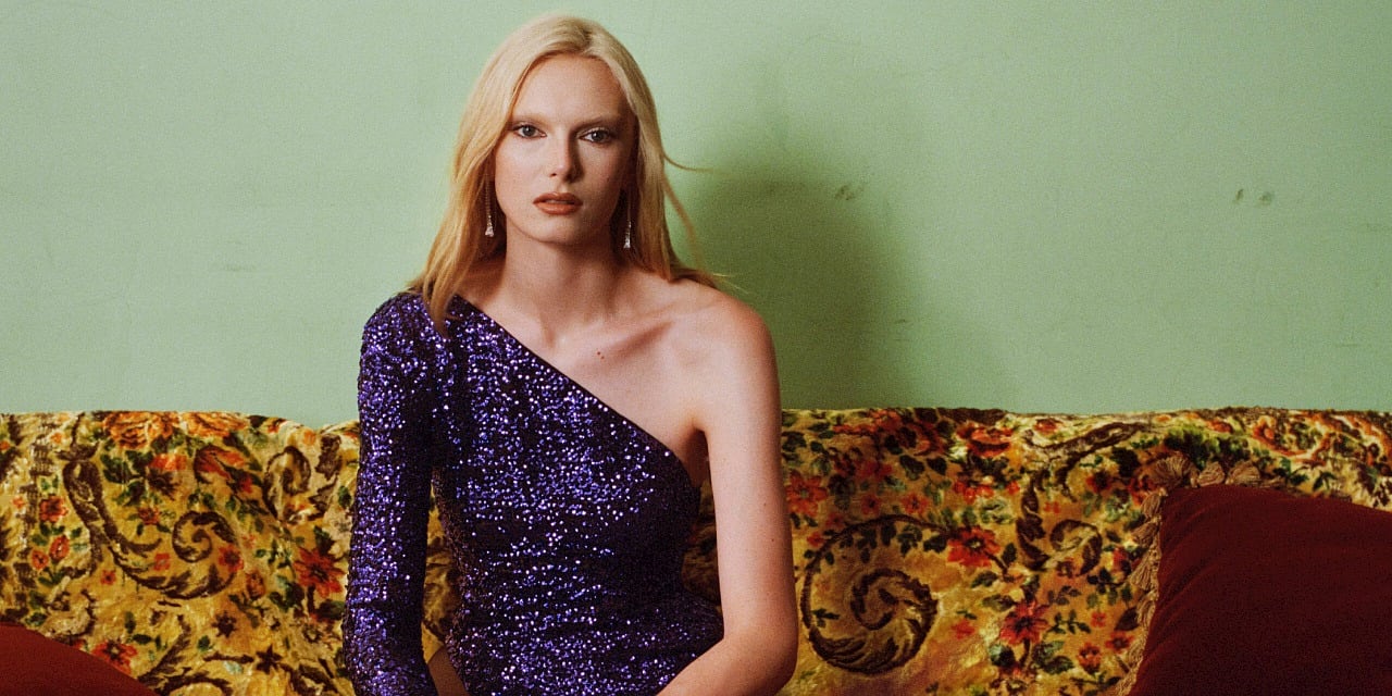 Daha Önce Kate Moss'tan "Wicked Game"i Dinlemiş miydiniz?
