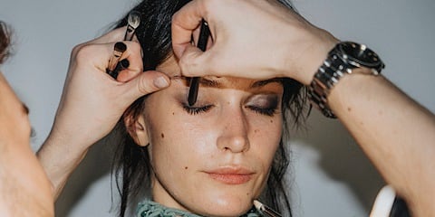 “Soft Grunge” Makyajla G&amp;#246;zlerde Daha &amp;#214;zg&amp;#252;r &amp;#199;izgiler