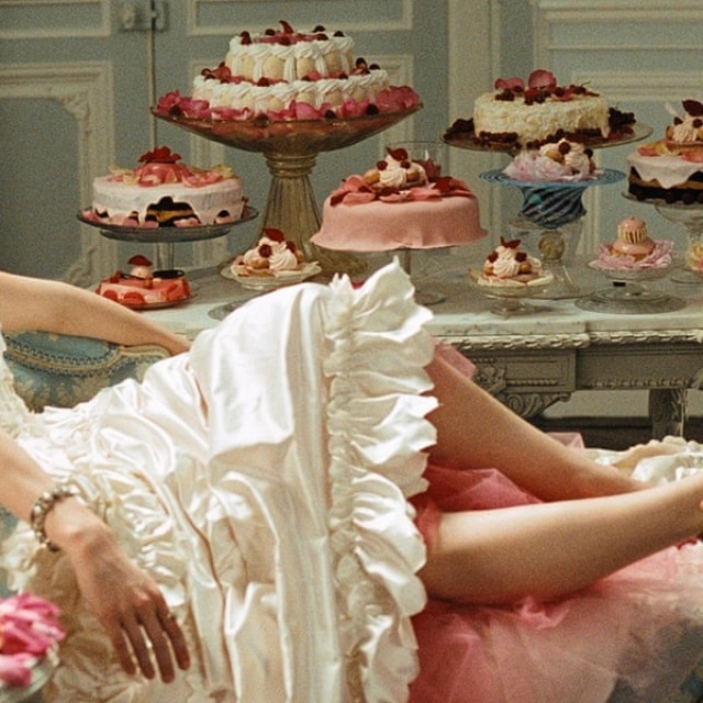 Yemekten Sonra Tatlı İsteği Neden Artar ve Nasıl Kontrol Edilir?