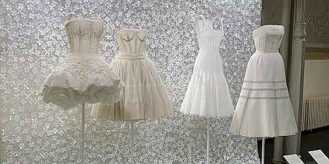 Zamanın İçinden Konuşan Elbiseler: Alaïa, Dior’a Bakarken