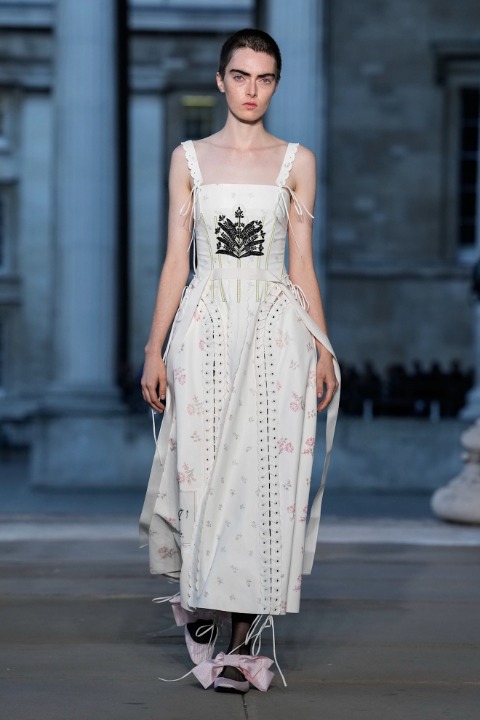 Londra Moda Haftası: Erdem İlkbahar/Yaz 2026 / 1